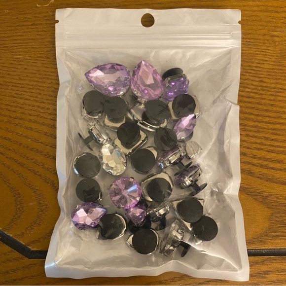 Croc gems - Picture 1 of 2